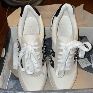 ❤️❤️ SHU SHOP TENNIS SHOES ADORABLE NWT NEVER WORN❤️❤️